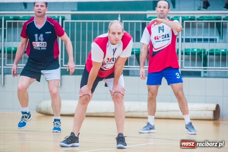 Zdjęcie w galerii na portalu naszraciborz.pl: Pechowa III kolejka Raciborskiej Ligi Piłki Siatkowej wiadomości z regionu