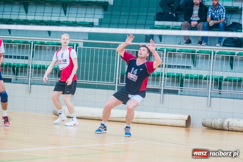 Zdjęcie w galerii na portalu naszraciborz.pl: Pechowa III kolejka Raciborskiej Ligi Piłki Siatkowej wiadomości z regionu