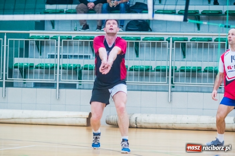 Zdjęcie w galerii na portalu naszraciborz.pl: Pechowa III kolejka Raciborskiej Ligi Piłki Siatkowej wiadomości z regionu