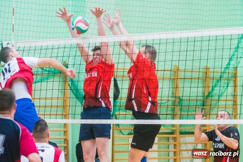 Zdjęcie w galerii na portalu naszraciborz.pl: Pechowa III kolejka Raciborskiej Ligi Piłki Siatkowej wiadomości z regionu