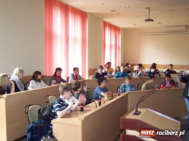 Zdjęcie w galerii na portalu naszraciborz.pl: Węgrzy odwiedzili Gimnazjum nr 5 wiadomości z regionu