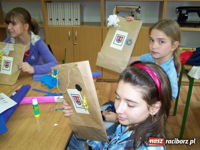 Zdjęcie w galerii na portalu naszraciborz.pl: Węgrzy odwiedzili Gimnazjum nr 5 wiadomości z regionu