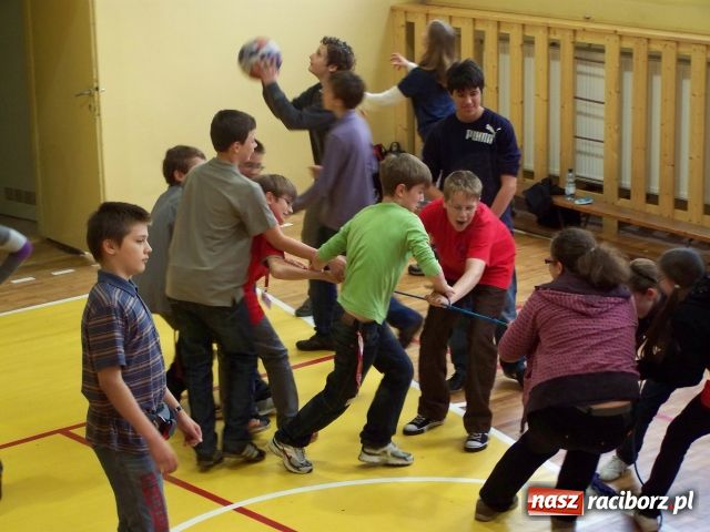 Zdjęcie w galerii na portalu naszraciborz.pl: Węgrzy odwiedzili Gimnazjum nr 5 wiadomości z regionu
