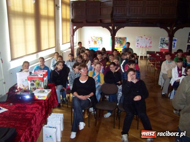 Zdjęcie w galerii na portalu naszraciborz.pl: Węgrzy odwiedzili Gimnazjum nr 5 wiadomości z regionu