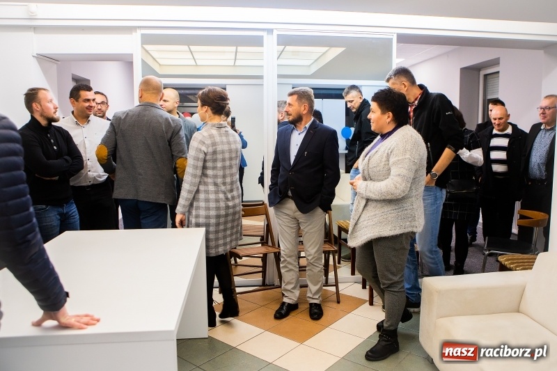 Zdjęcie w galerii na portalu naszraciborz.pl: Komitet Michała Fity na wieczorze przy Ocickiej  wiadomości z regionu