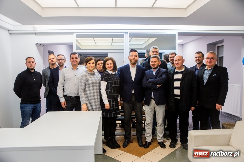 Zdjęcie w galerii na portalu naszraciborz.pl: Komitet Michała Fity na wieczorze przy Ocickiej  wiadomości z regionu