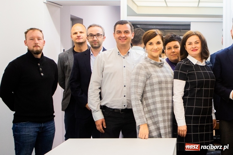 Zdjęcie w galerii na portalu naszraciborz.pl: Komitet Michała Fity na wieczorze przy Ocickiej  wiadomości z regionu