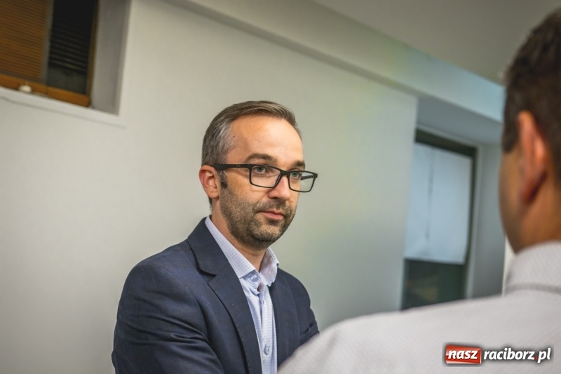 Zdjęcie w galerii na portalu naszraciborz.pl: Komitet Michała Fity na wieczorze przy Ocickiej  wiadomości z regionu