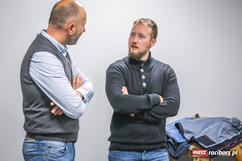 Zdjęcie w galerii na portalu naszraciborz.pl: Komitet Michała Fity na wieczorze przy Ocickiej  wiadomości z regionu