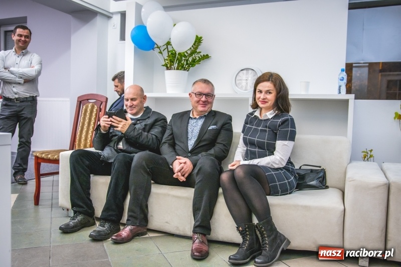 Zdjęcie w galerii na portalu naszraciborz.pl: Komitet Michała Fity na wieczorze przy Ocickiej  wiadomości z regionu