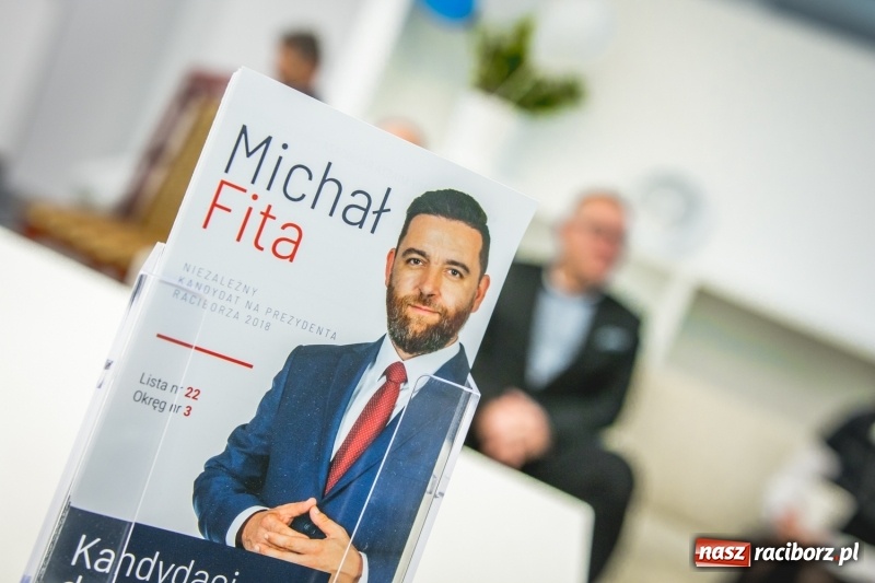 Zdjęcie w galerii na portalu naszraciborz.pl: Komitet Michała Fity na wieczorze przy Ocickiej  wiadomości z regionu