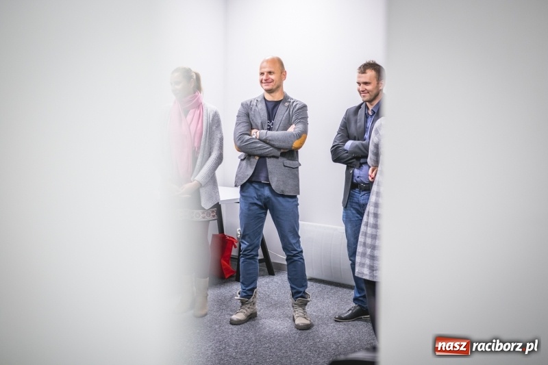 Zdjęcie w galerii na portalu naszraciborz.pl: Komitet Michała Fity na wieczorze przy Ocickiej  wiadomości z regionu