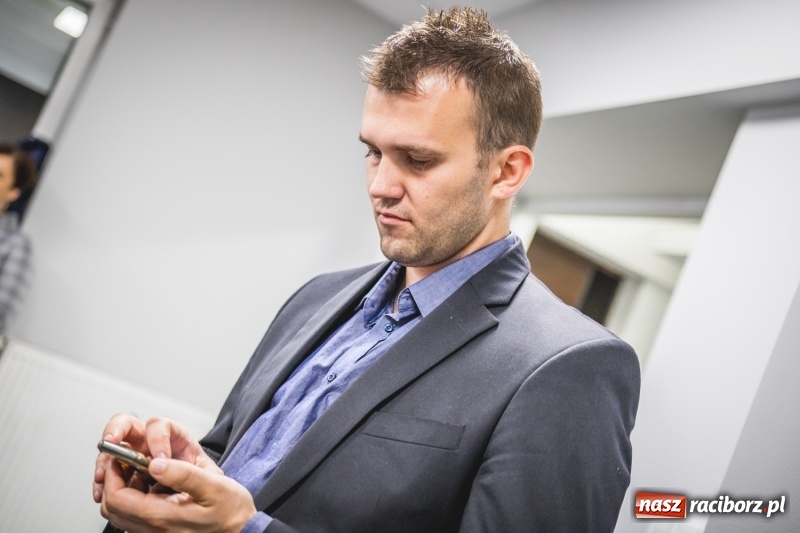 Zdjęcie w galerii na portalu naszraciborz.pl: Komitet Michała Fity na wieczorze przy Ocickiej  wiadomości z regionu