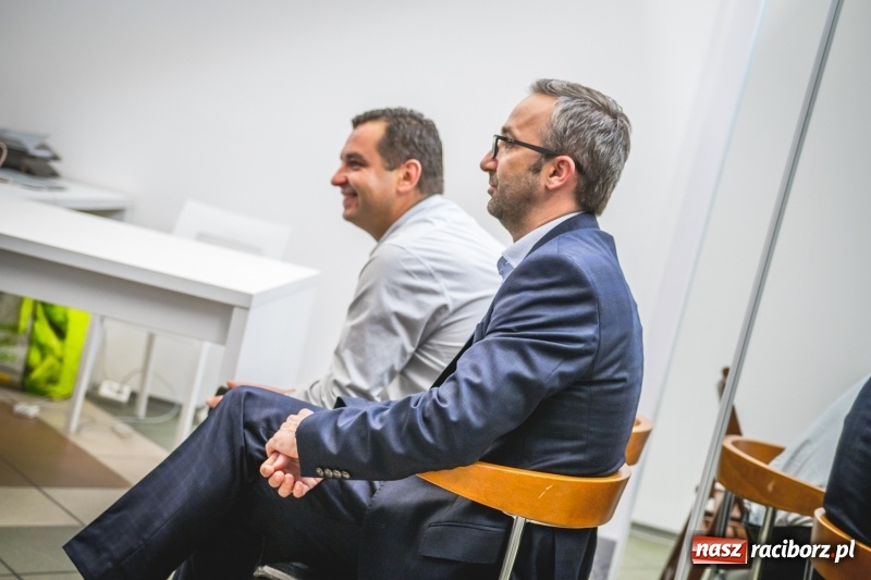 Zdjęcie w galerii na portalu naszraciborz.pl: Komitet Michała Fity na wieczorze przy Ocickiej  wiadomości z regionu