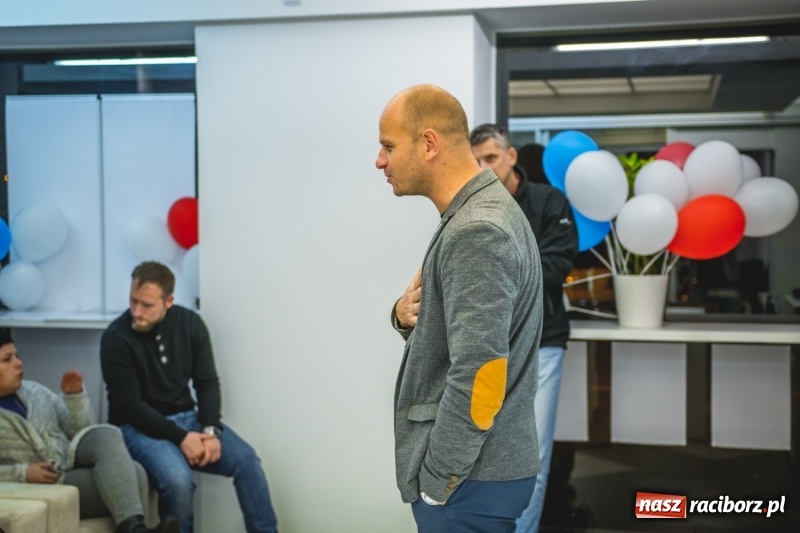 Zdjęcie w galerii na portalu naszraciborz.pl: Komitet Michała Fity na wieczorze przy Ocickiej  wiadomości z regionu