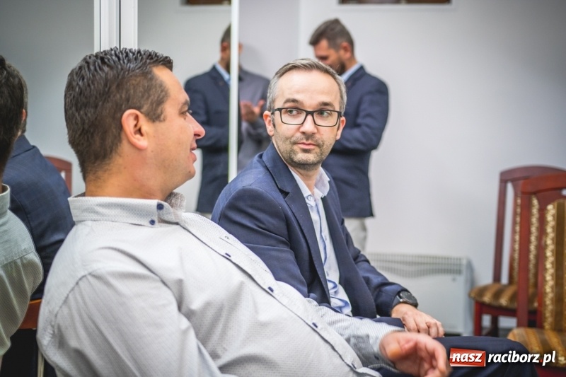 Zdjęcie w galerii na portalu naszraciborz.pl: Komitet Michała Fity na wieczorze przy Ocickiej  wiadomości z regionu