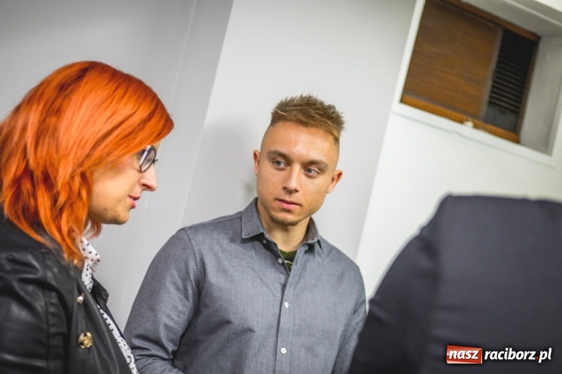 Zdjęcie w galerii na portalu naszraciborz.pl: Komitet Michała Fity na wieczorze przy Ocickiej  wiadomości z regionu