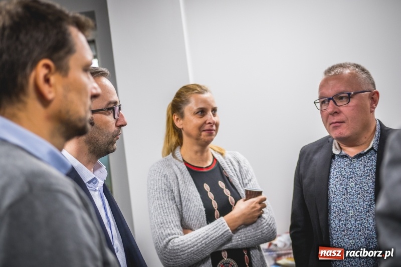 Zdjęcie w galerii na portalu naszraciborz.pl: Komitet Michała Fity na wieczorze przy Ocickiej  wiadomości z regionu