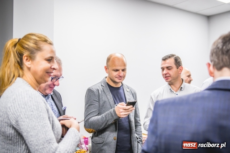 Zdjęcie w galerii na portalu naszraciborz.pl: Komitet Michała Fity na wieczorze przy Ocickiej  wiadomości z regionu