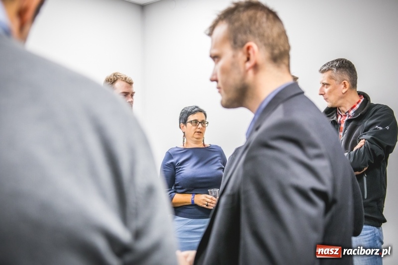Zdjęcie w galerii na portalu naszraciborz.pl: Komitet Michała Fity na wieczorze przy Ocickiej  wiadomości z regionu