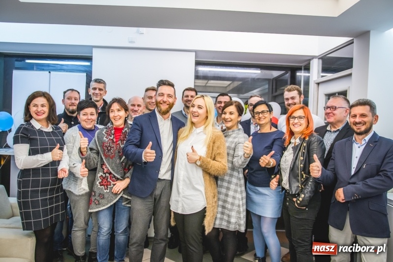 Zdjęcie w galerii na portalu naszraciborz.pl: Komitet Michała Fity na wieczorze przy Ocickiej  wiadomości z regionu