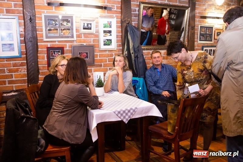 Zdjęcie w galerii na portalu naszraciborz.pl: Mirosław Lenk i jego kandydaci zebrali się w Romie wiadomości z regionu