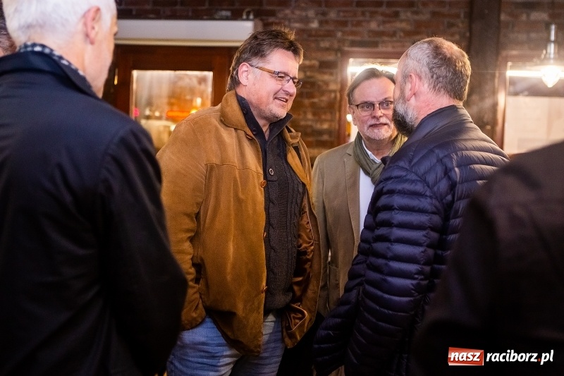 Zdjęcie w galerii na portalu naszraciborz.pl: Mirosław Lenk i jego kandydaci zebrali się w Romie wiadomości z regionu
