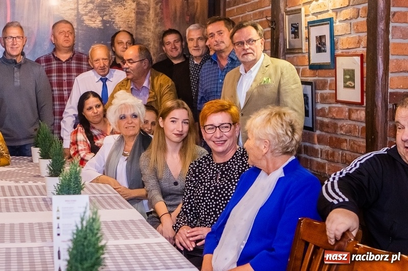 Zdjęcie w galerii na portalu naszraciborz.pl: Mirosław Lenk i jego kandydaci zebrali się w Romie wiadomości z regionu