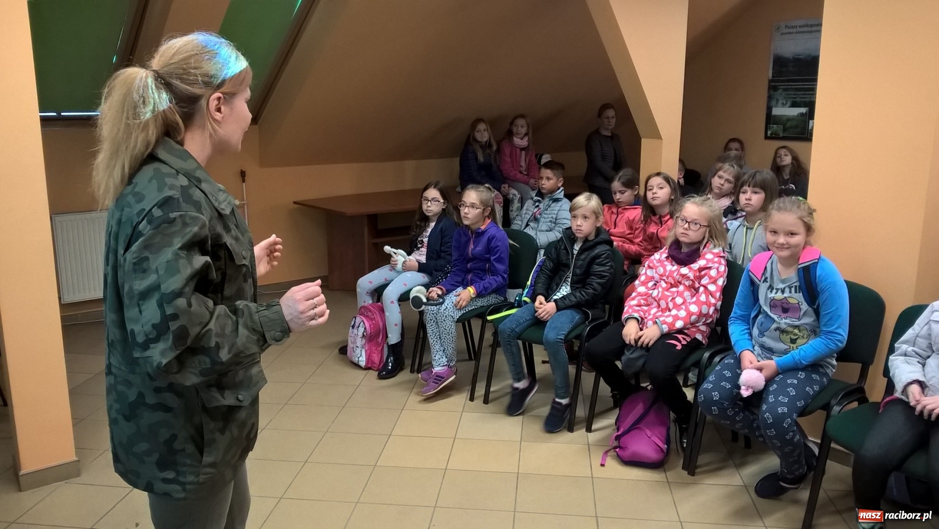 Zdjęcie w galerii na portalu naszraciborz.pl: Uczniowie SP 15 obchodzili Dzień Drzewa wiadomości z regionu