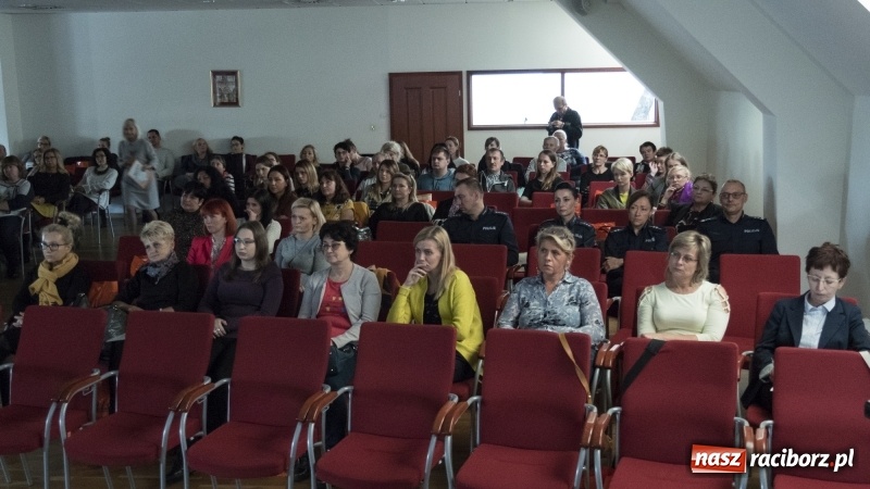 Zdjęcie w galerii na portalu naszraciborz.pl: Autyzm. Codzienność… Sytuacje społeczne - konferencja na zamku  wiadomości z regionu