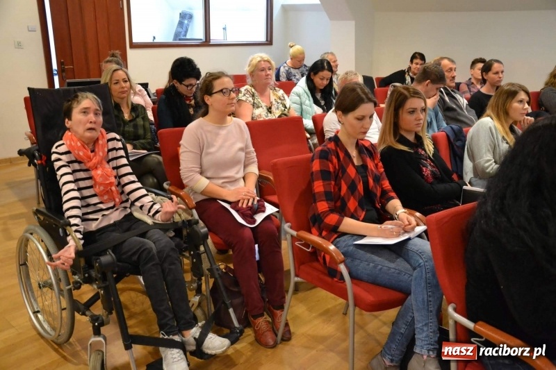 Zdjęcie w galerii na portalu naszraciborz.pl: Autyzm. Codzienność… Sytuacje społeczne - konferencja na zamku  wiadomości z regionu