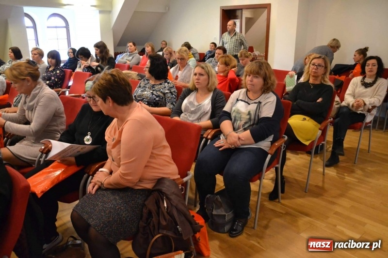Zdjęcie w galerii na portalu naszraciborz.pl: Autyzm. Codzienność… Sytuacje społeczne - konferencja na zamku  wiadomości z regionu