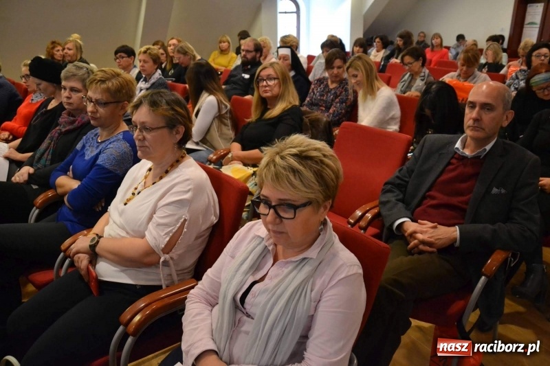 Zdjęcie w galerii na portalu naszraciborz.pl: Autyzm. Codzienność… Sytuacje społeczne - konferencja na zamku  wiadomości z regionu