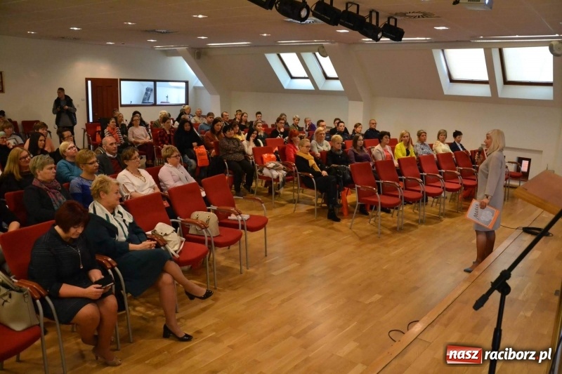Zdjęcie w galerii na portalu naszraciborz.pl: Autyzm. Codzienność… Sytuacje społeczne - konferencja na zamku  wiadomości z regionu