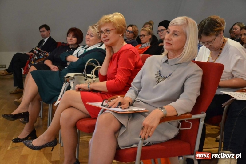 Zdjęcie w galerii na portalu naszraciborz.pl: Autyzm. Codzienność… Sytuacje społeczne - konferencja na zamku  wiadomości z regionu