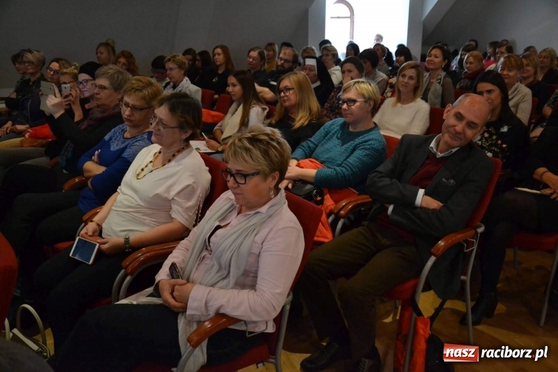Zdjęcie w galerii na portalu naszraciborz.pl: Autyzm. Codzienność… Sytuacje społeczne - konferencja na zamku  wiadomości z regionu