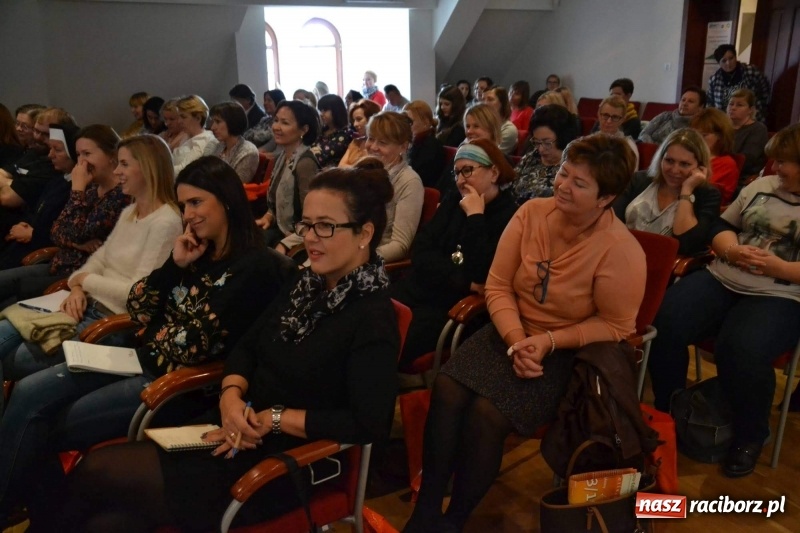 Zdjęcie w galerii na portalu naszraciborz.pl: Autyzm. Codzienność… Sytuacje społeczne - konferencja na zamku  wiadomości z regionu