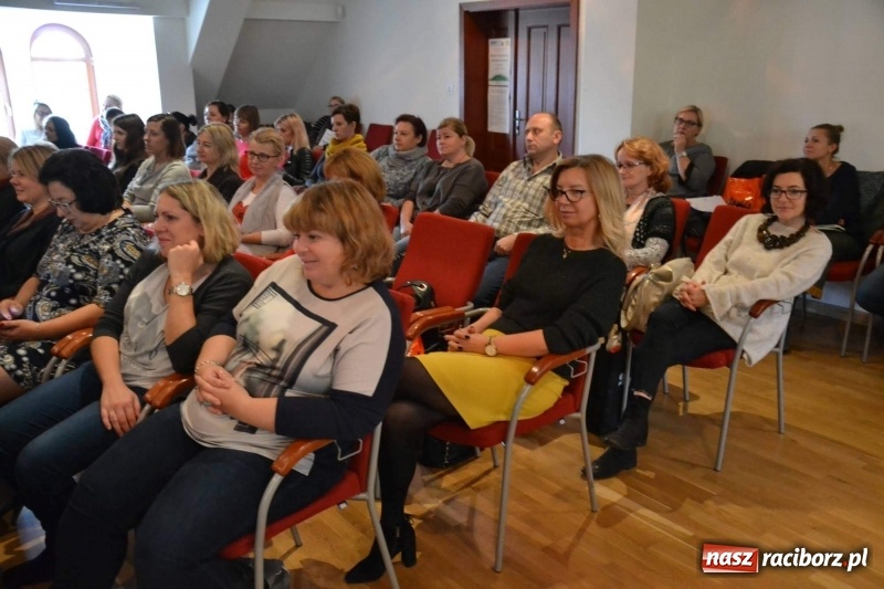 Zdjęcie w galerii na portalu naszraciborz.pl: Autyzm. Codzienność… Sytuacje społeczne - konferencja na zamku  wiadomości z regionu