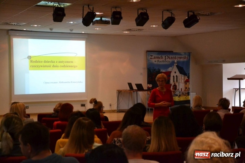 Zdjęcie w galerii na portalu naszraciborz.pl: Autyzm. Codzienność… Sytuacje społeczne - konferencja na zamku  wiadomości z regionu