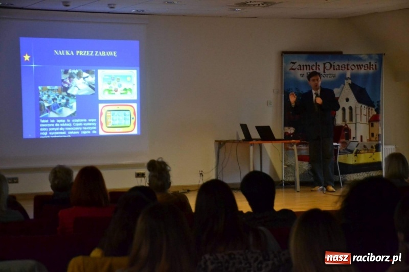 Zdjęcie w galerii na portalu naszraciborz.pl: Autyzm. Codzienność… Sytuacje społeczne - konferencja na zamku  wiadomości z regionu