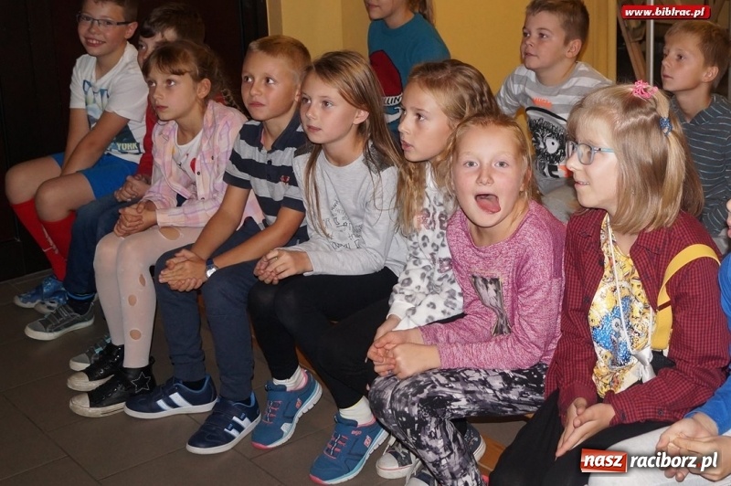 Zdjęcie w galerii na portalu naszraciborz.pl: Nocka z Koszmarnym Karolkiem i spotkanie z Marianną Oklejak w bibliotece w Markowicach wiadomości z regionu