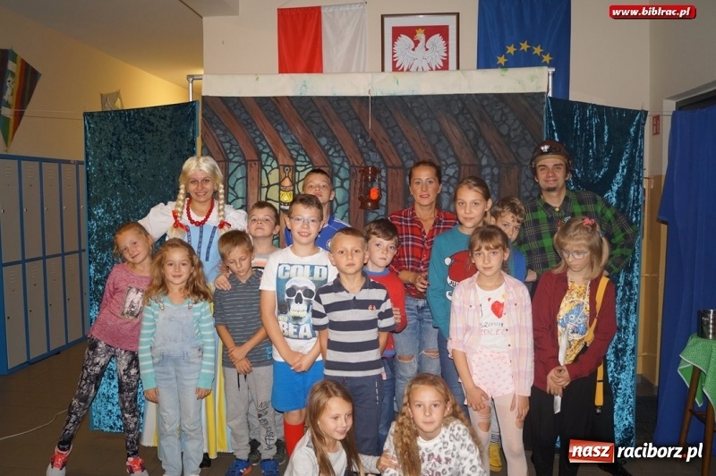 Zdjęcie w galerii na portalu naszraciborz.pl: Nocka z Koszmarnym Karolkiem i spotkanie z Marianną Oklejak w bibliotece w Markowicach wiadomości z regionu