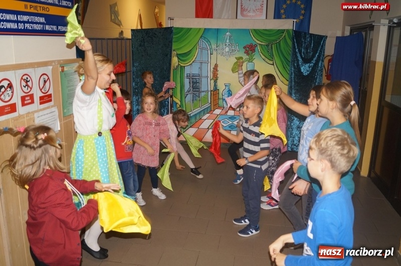 Zdjęcie w galerii na portalu naszraciborz.pl: Nocka z Koszmarnym Karolkiem i spotkanie z Marianną Oklejak w bibliotece w Markowicach wiadomości z regionu