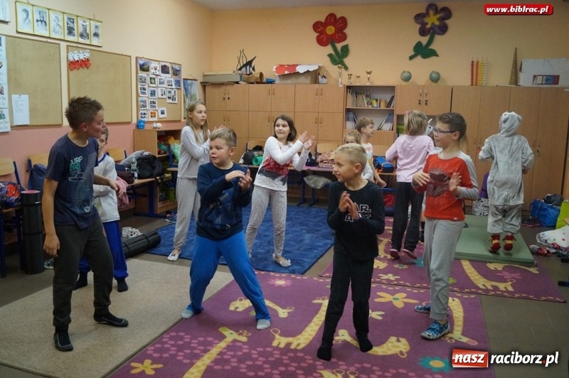 Zdjęcie w galerii na portalu naszraciborz.pl: Nocka z Koszmarnym Karolkiem i spotkanie z Marianną Oklejak w bibliotece w Markowicach wiadomości z regionu