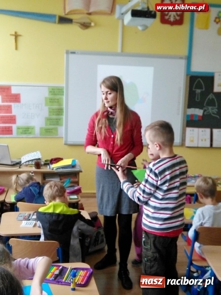 Zdjęcie w galerii na portalu naszraciborz.pl: Nocka z Koszmarnym Karolkiem i spotkanie z Marianną Oklejak w bibliotece w Markowicach wiadomości z regionu