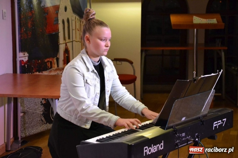 Zdjęcie w galerii na portalu naszraciborz.pl: Koncert Jesienny na Zamku Piastowskim  wiadomości z regionu