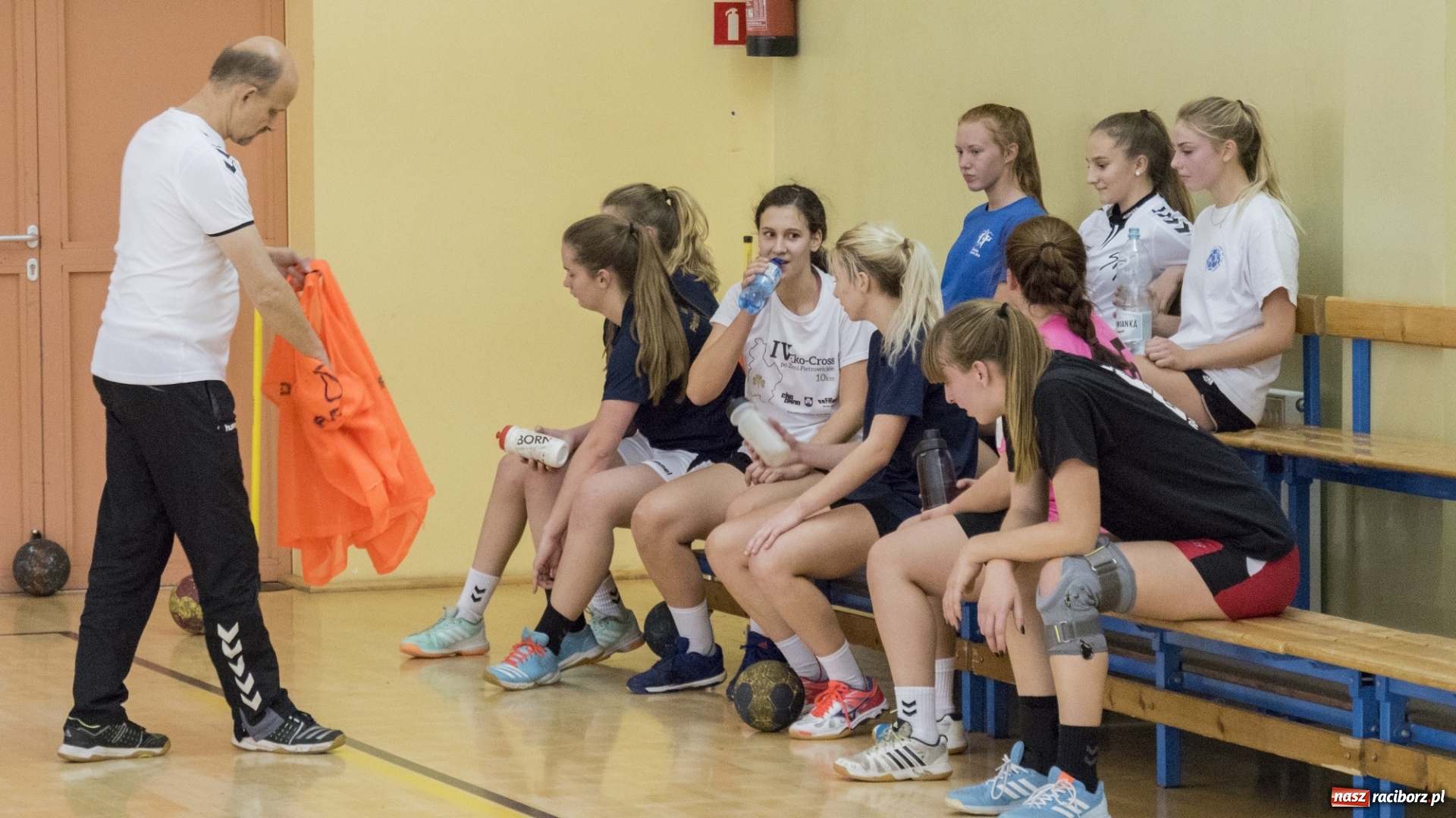 Zdjęcie w galerii na portalu naszraciborz.pl: Ambitne cele szczypiornistek z Pietrowic Wielkich wiadomości z regionu