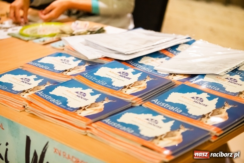 Zdjęcie w galerii na portalu naszraciborz.pl: Uczniowie raciborskich szkół wyruszyli w podróż po świecie. Rozpoczęła się XV edycja Festiwalu Podróżniczego Wiatraki wiadomości z regionu