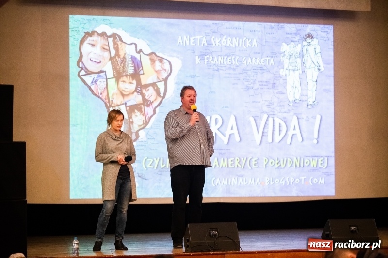 Zdjęcie w galerii na portalu naszraciborz.pl: Uczniowie raciborskich szkół wyruszyli w podróż po świecie. Rozpoczęła się XV edycja Festiwalu Podróżniczego Wiatraki wiadomości z regionu