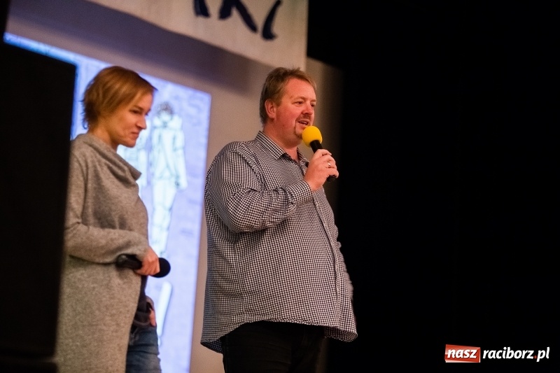 Zdjęcie w galerii na portalu naszraciborz.pl: Uczniowie raciborskich szkół wyruszyli w podróż po świecie. Rozpoczęła się XV edycja Festiwalu Podróżniczego Wiatraki wiadomości z regionu